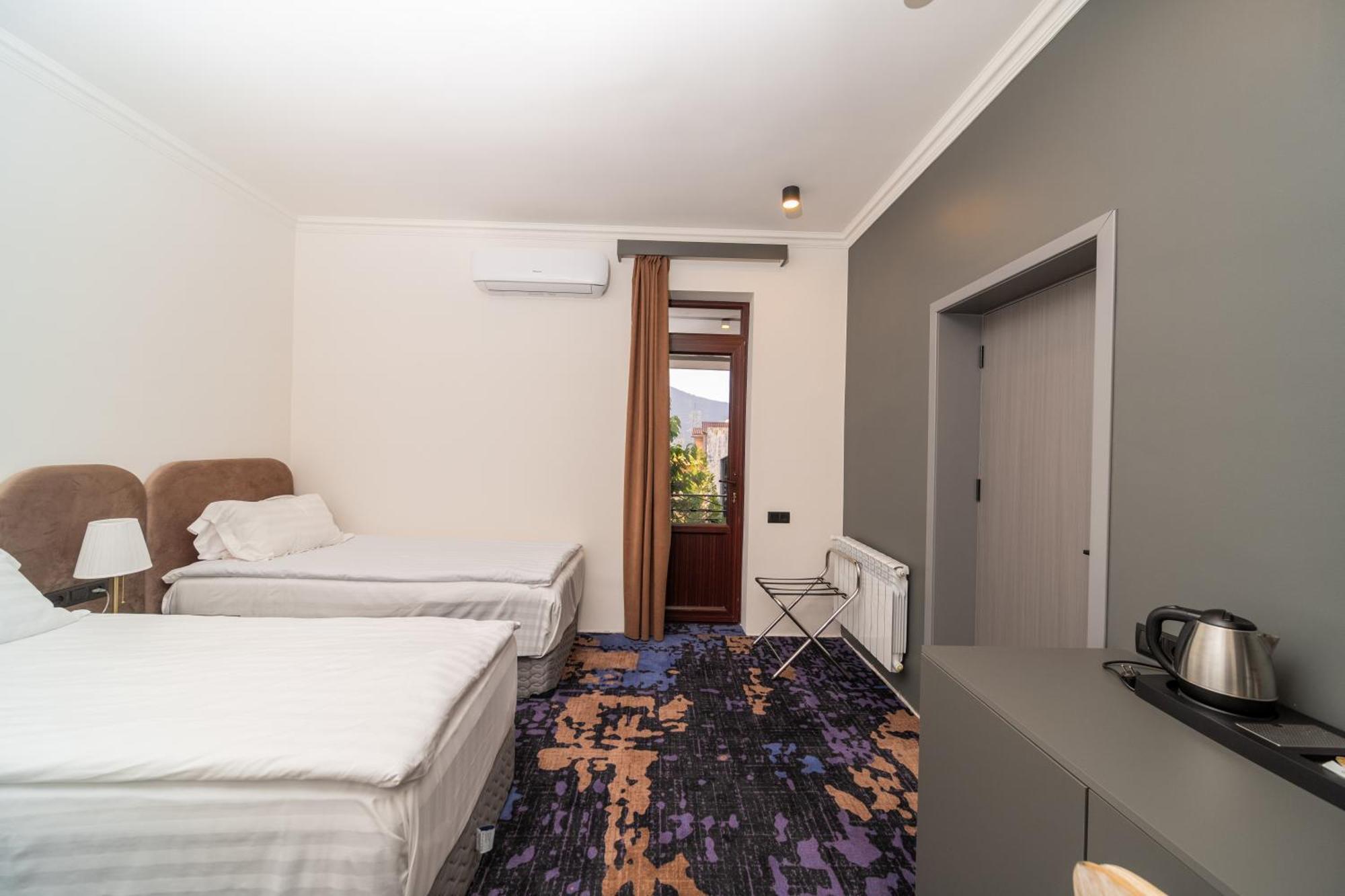 Kefilyan Family Hotel Sanain Esterno foto